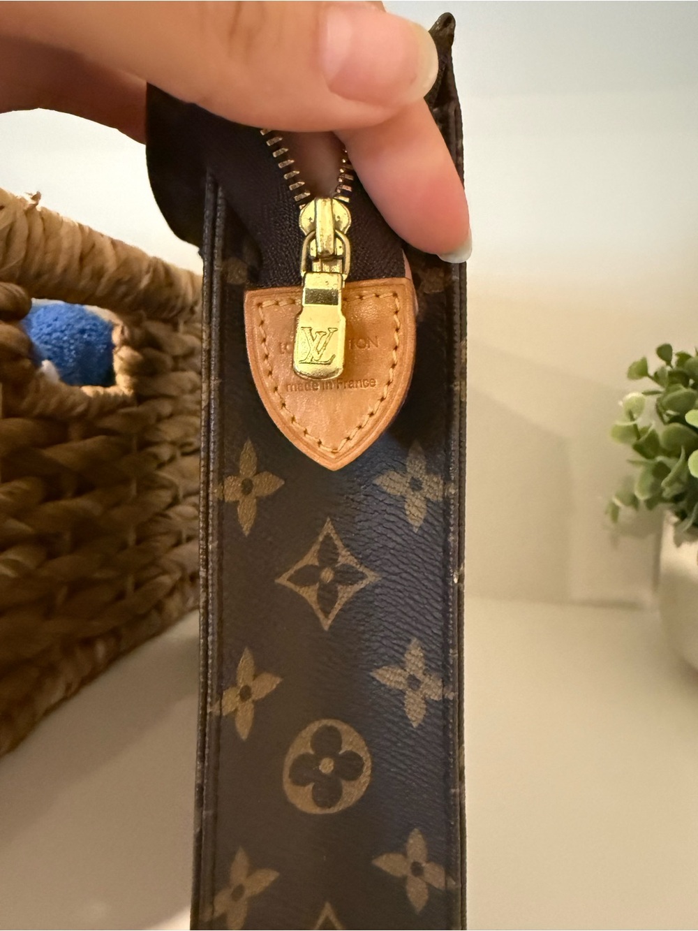 Louis Vuitton Monogram Toiletry 26 & Bag Insert - Picture 3 of 5